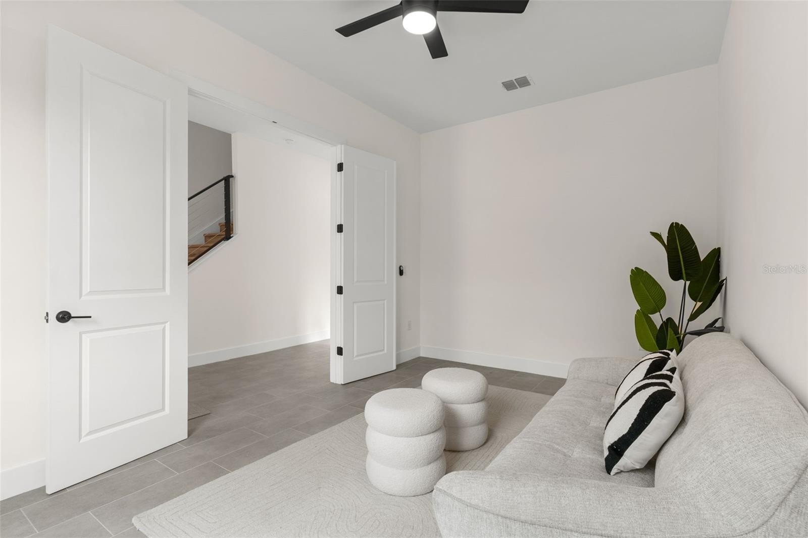 Listing photo id 5 for 4604 Euclid Avenue