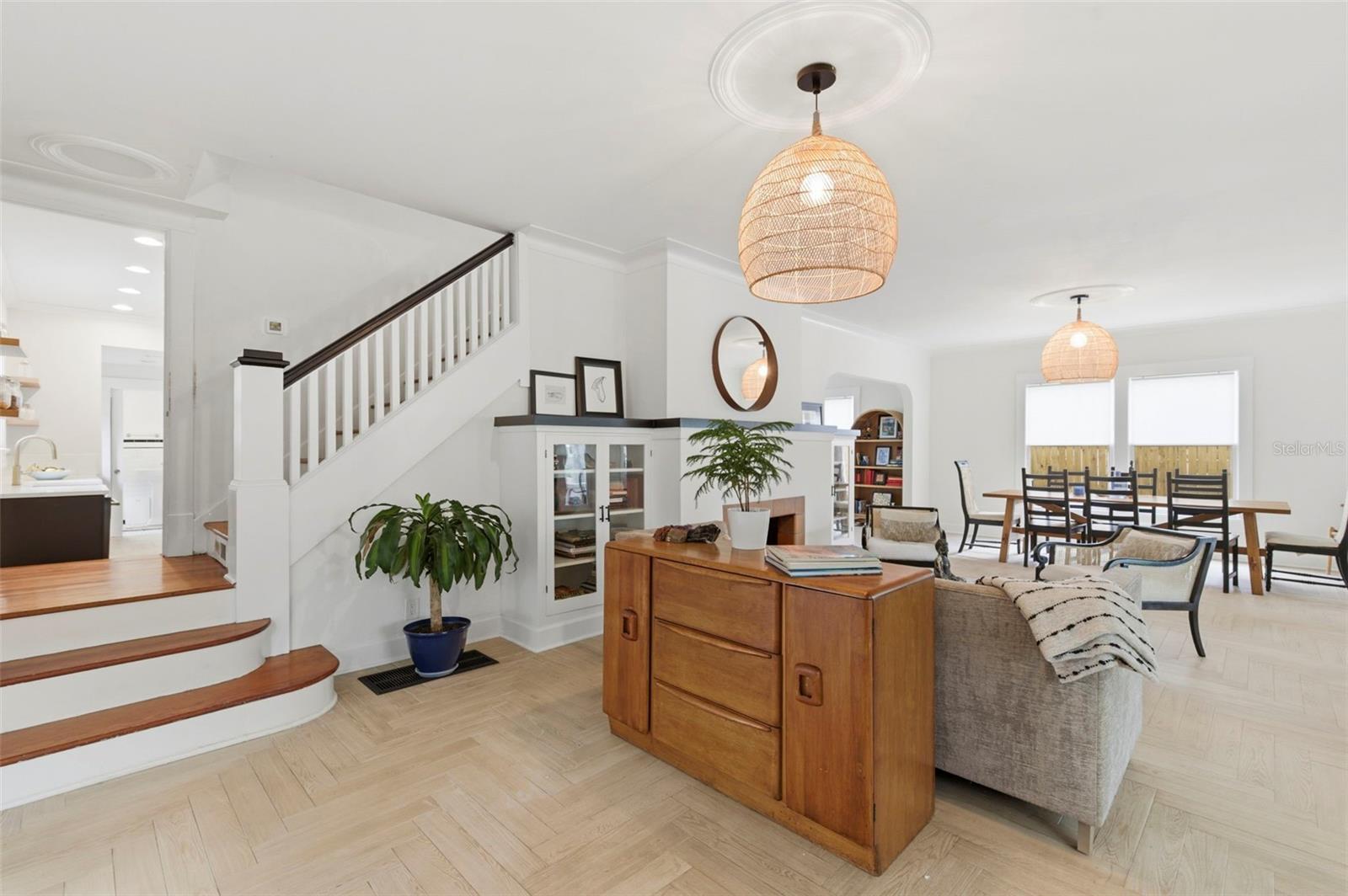 Image 17 of 85 For 816 16th Avenue Ne