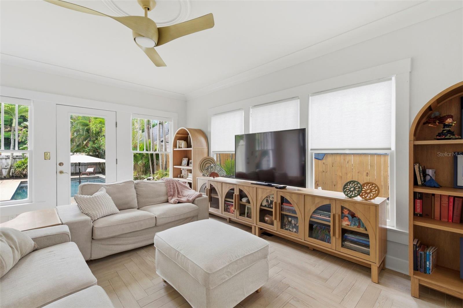 Image 35 of 85 For 816 16th Avenue Ne