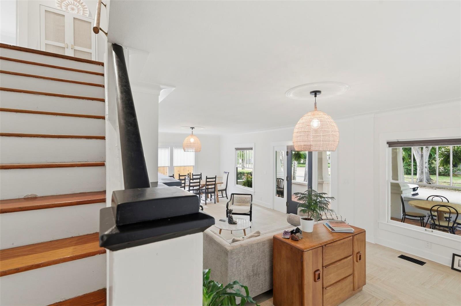 Image 37 of 85 For 816 16th Avenue Ne