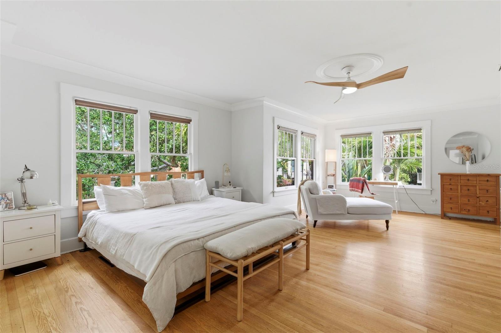 Image 38 of 85 For 816 16th Avenue Ne