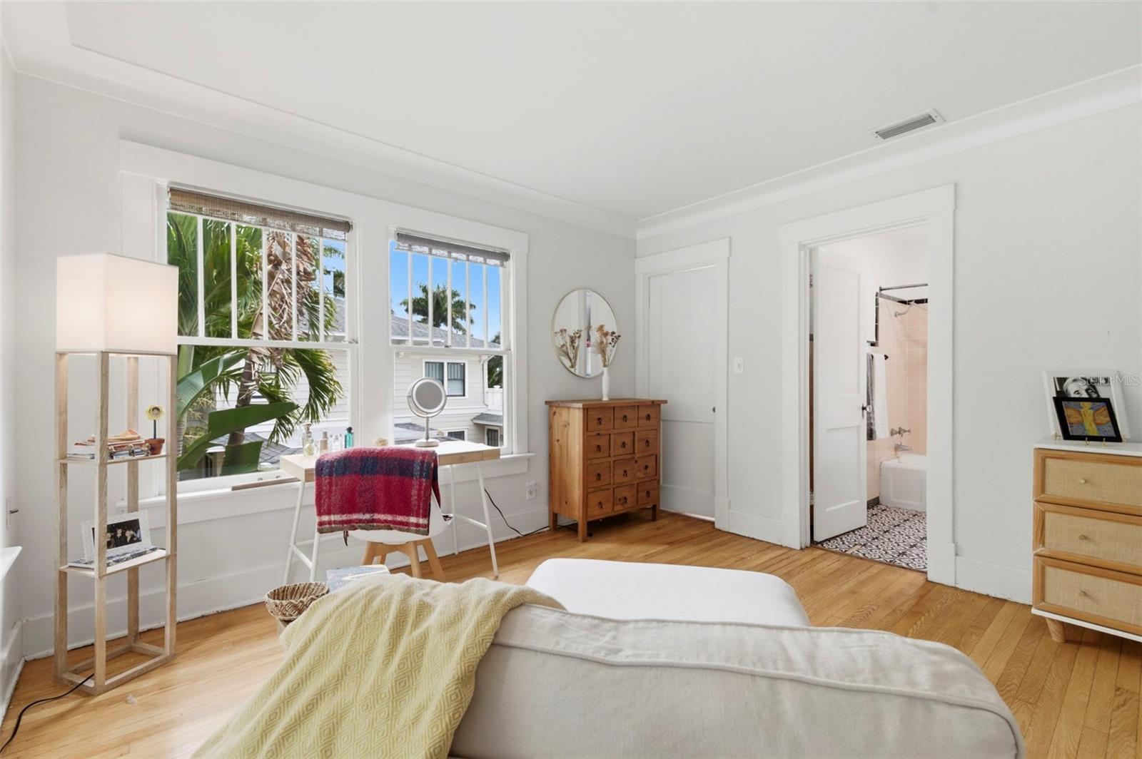 Image 43 of 85 For 816 16th Avenue Ne