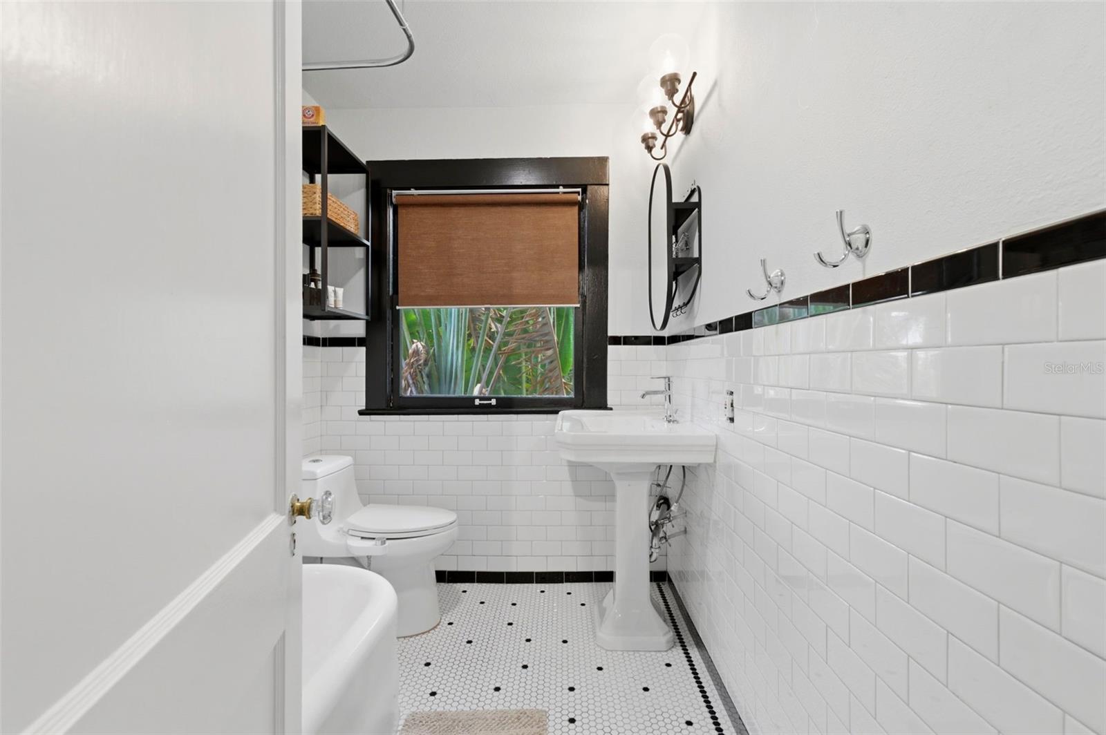 Image 56 of 85 For 816 16th Avenue Ne