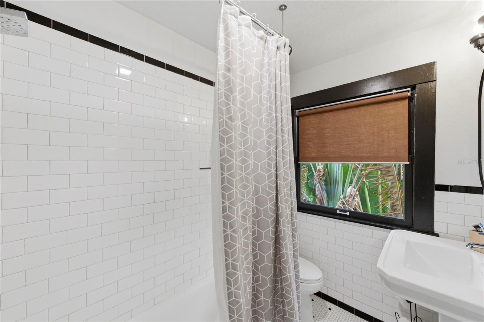 Image 57 of 85 For 816 16th Avenue Ne