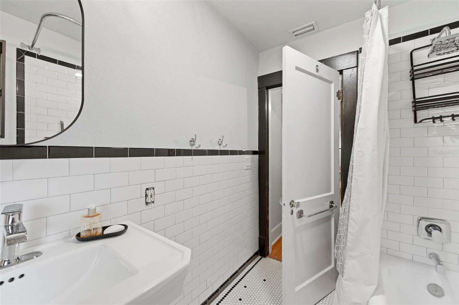 Image 58 of 85 For 816 16th Avenue Ne