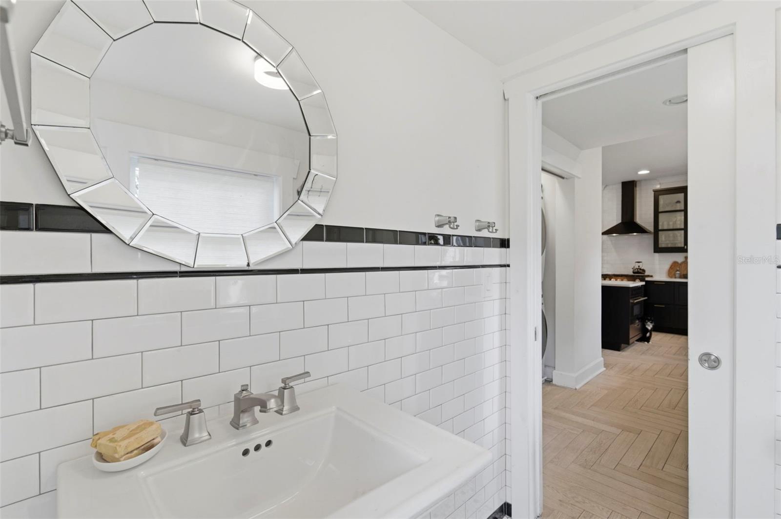 Image 63 of 85 For 816 16th Avenue Ne