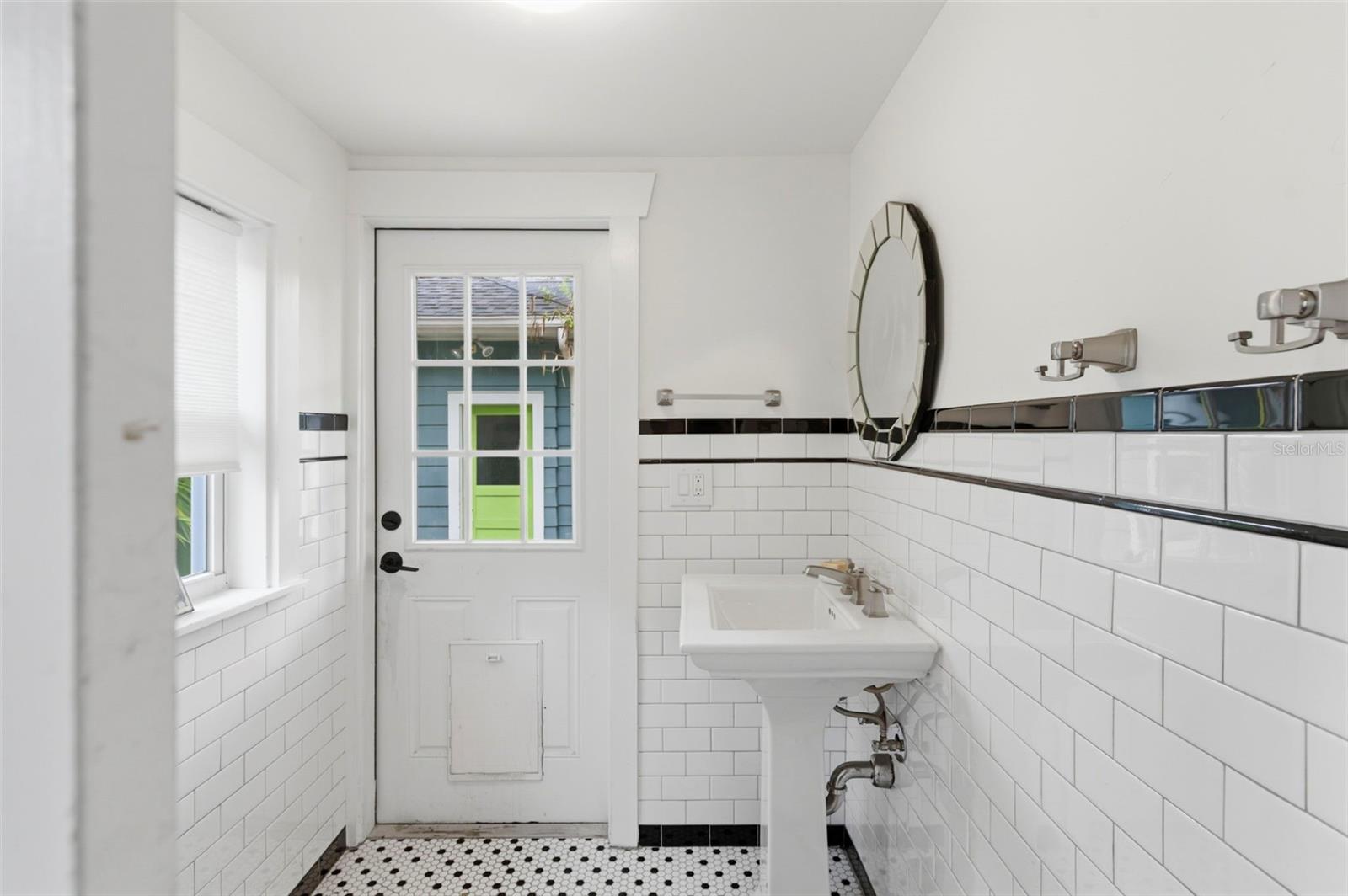 Image 64 of 85 For 816 16th Avenue Ne