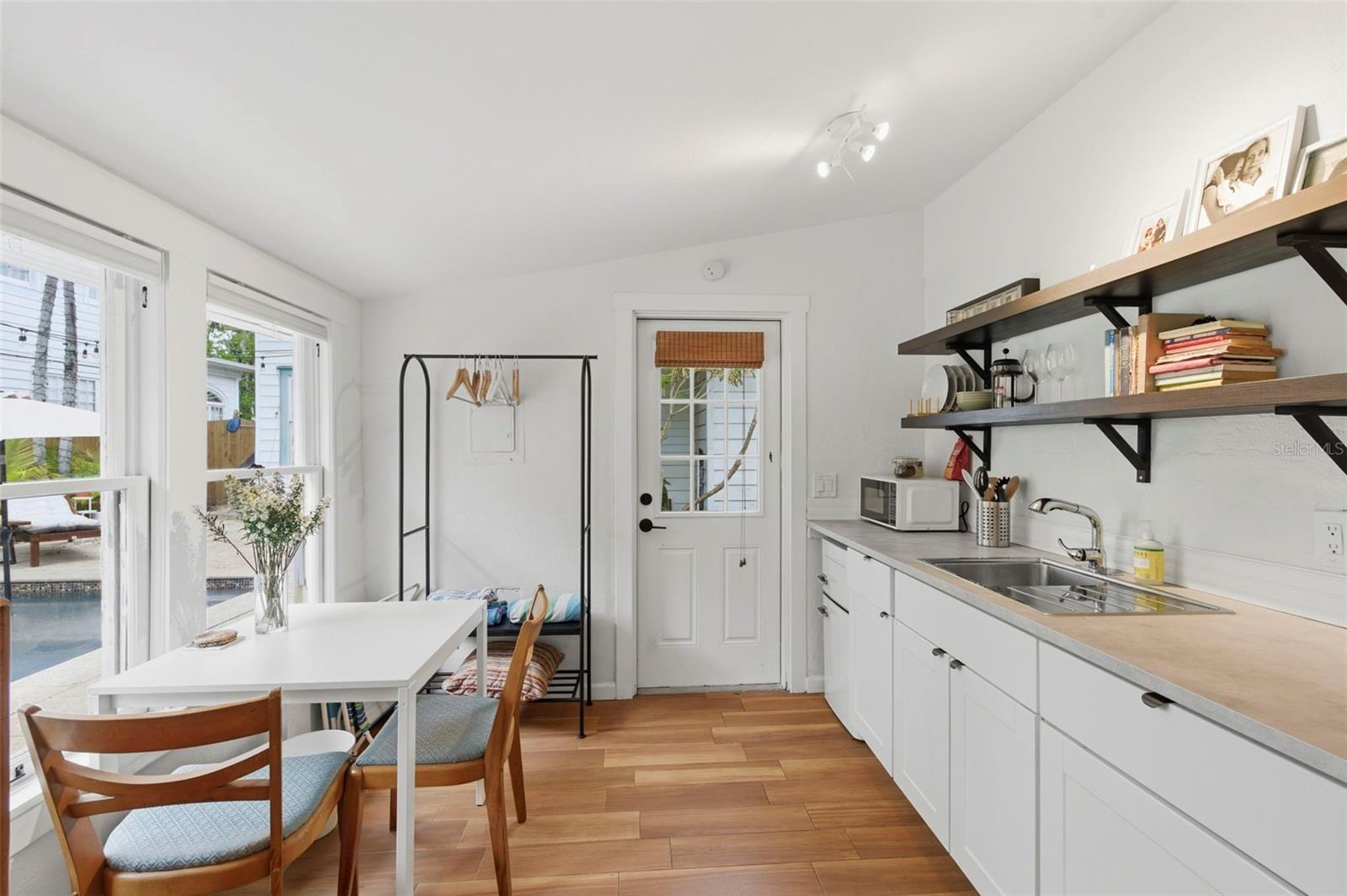 Image 71 of 85 For 816 16th Avenue Ne