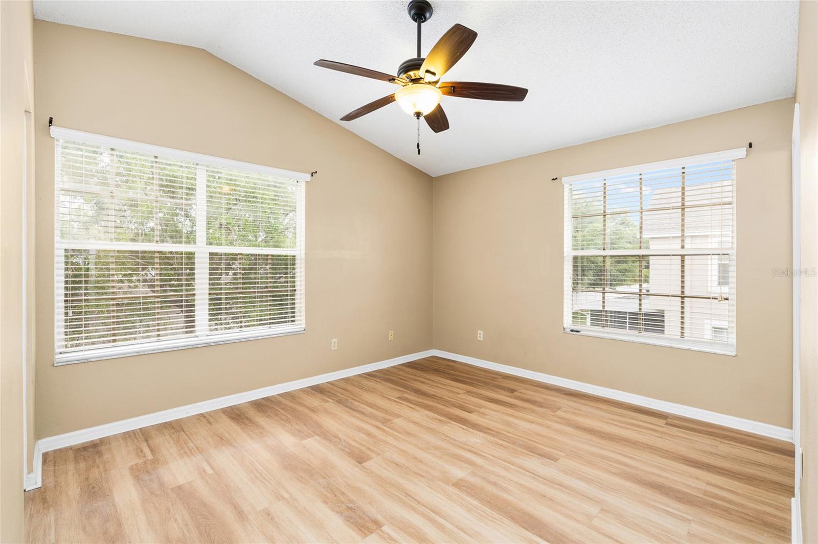 Image 14 of 29 For 539 Kensington Lake Circle