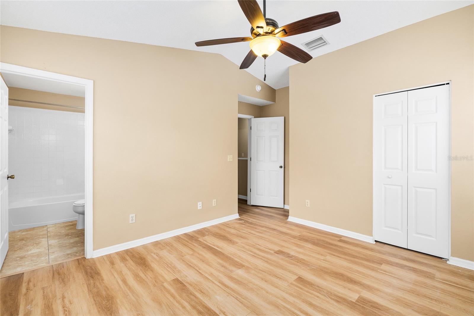 Image 15 of 29 For 539 Kensington Lake Circle