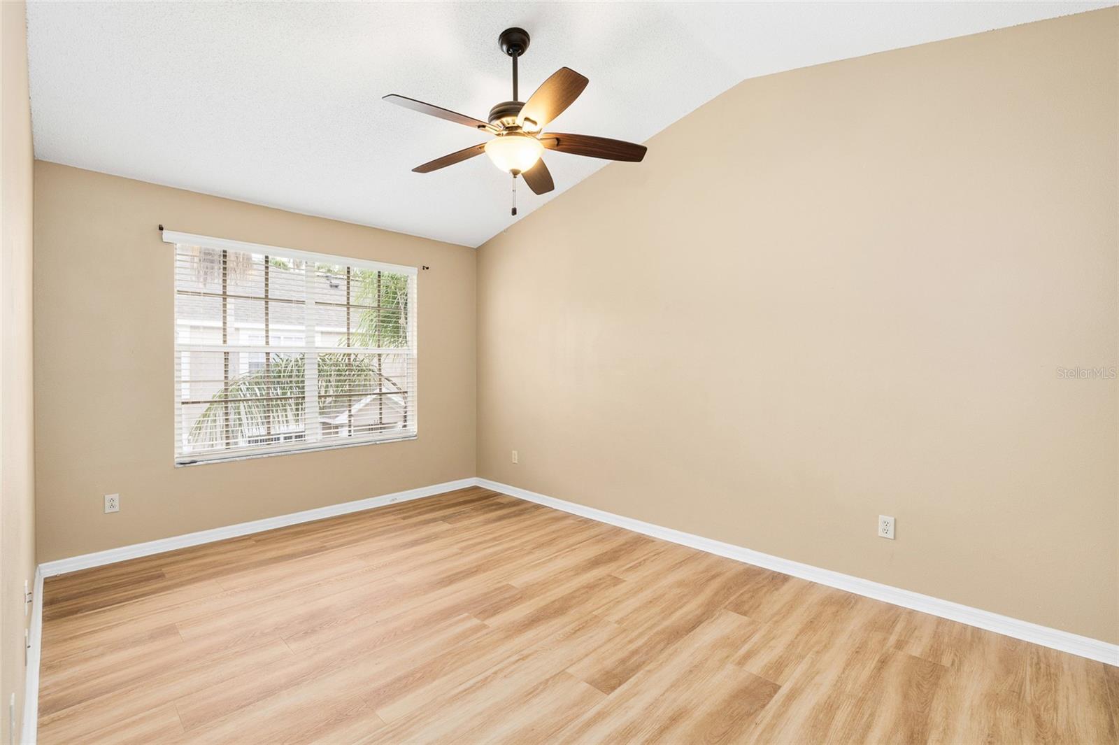 Image 18 of 29 For 539 Kensington Lake Circle