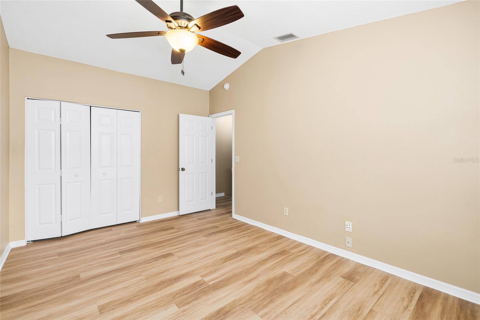 Image 19 of 29 For 539 Kensington Lake Circle