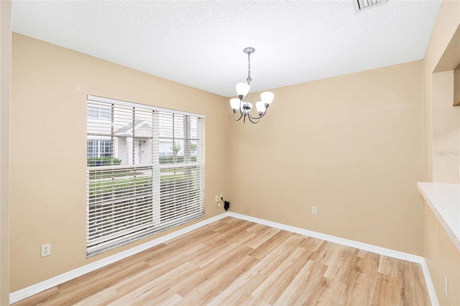 Image 9 of 29 For 539 Kensington Lake Circle