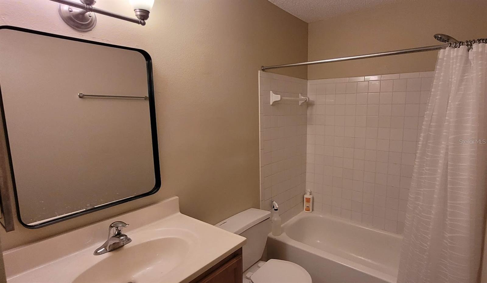 Listing photo id 8 for 302 Lake Parsons Green 102