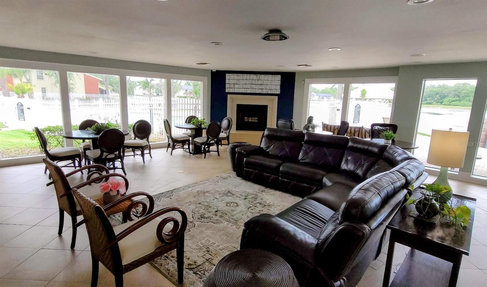 Listing photo id 15 for 302 Lake Parsons Green 102