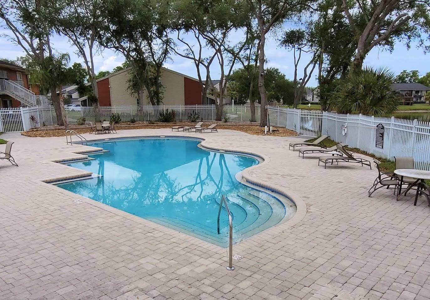 Listing photo id 16 for 302 Lake Parsons Green 102