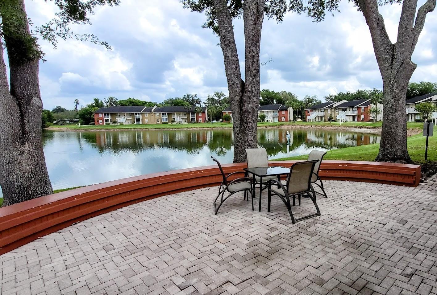 Listing photo id 19 for 302 Lake Parsons Green 102