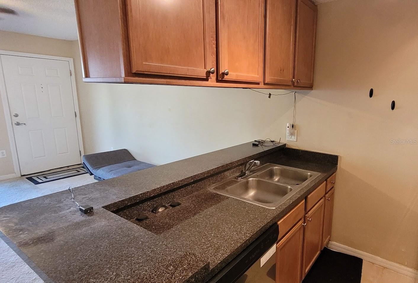 Listing photo id 3 for 302 Lake Parsons Green 102