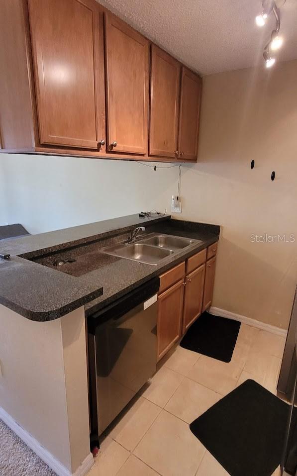 Listing photo id 4 for 302 Lake Parsons Green 102