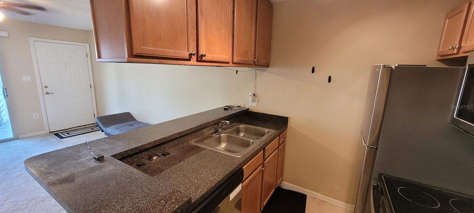 Listing photo id 5 for 302 Lake Parsons Green 102