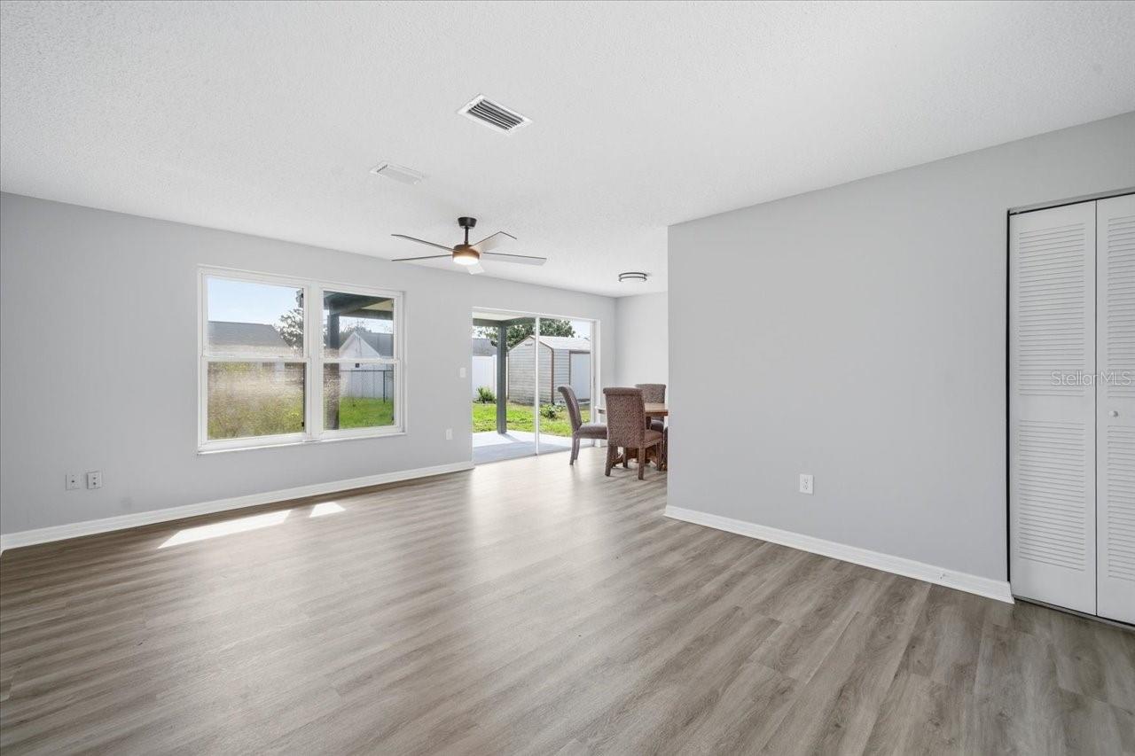 Image 5 of 42 For 3142 Loomis Drive