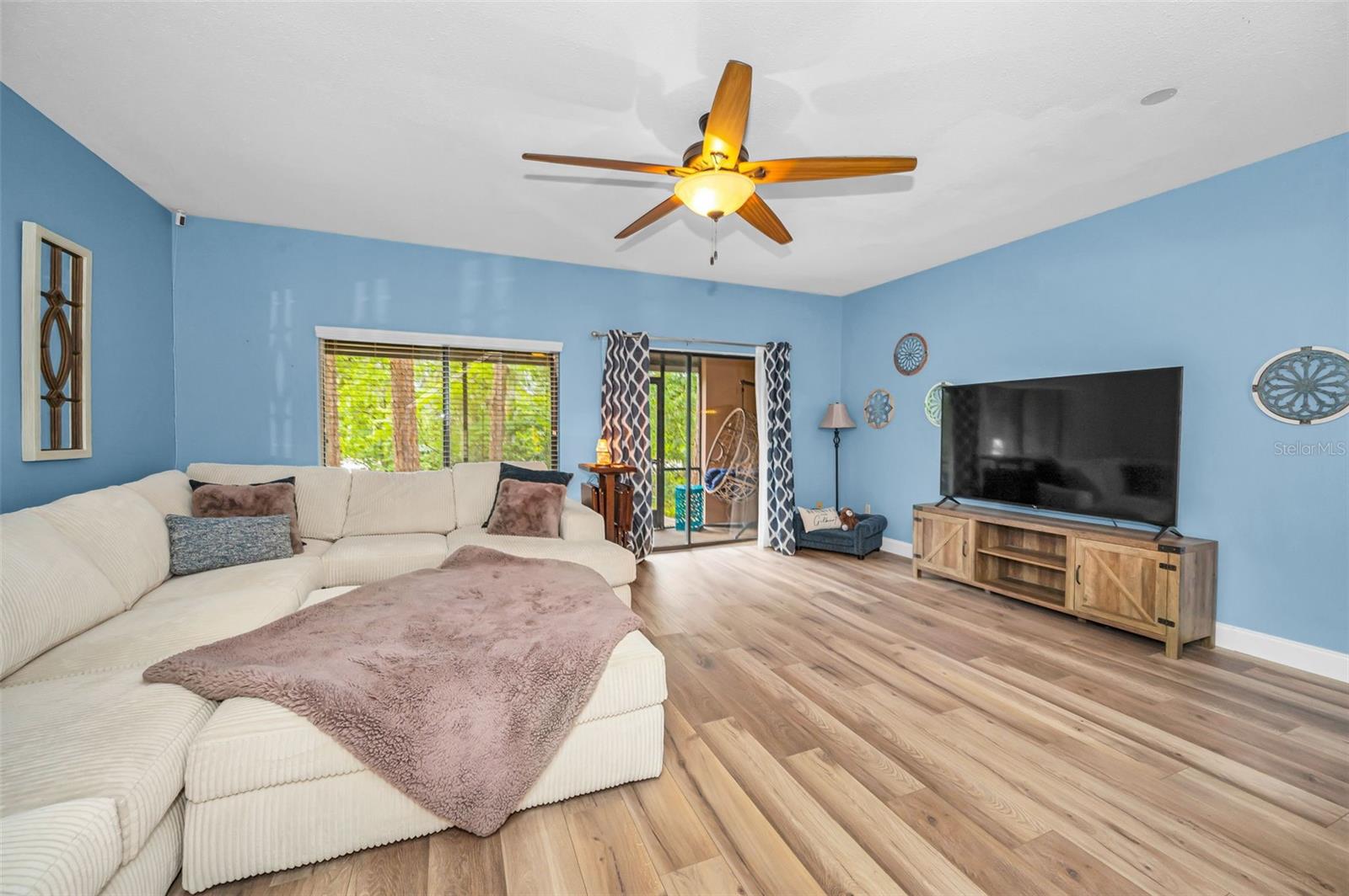 Image 15 of 55 For 3460 Countryside Boulevard 44