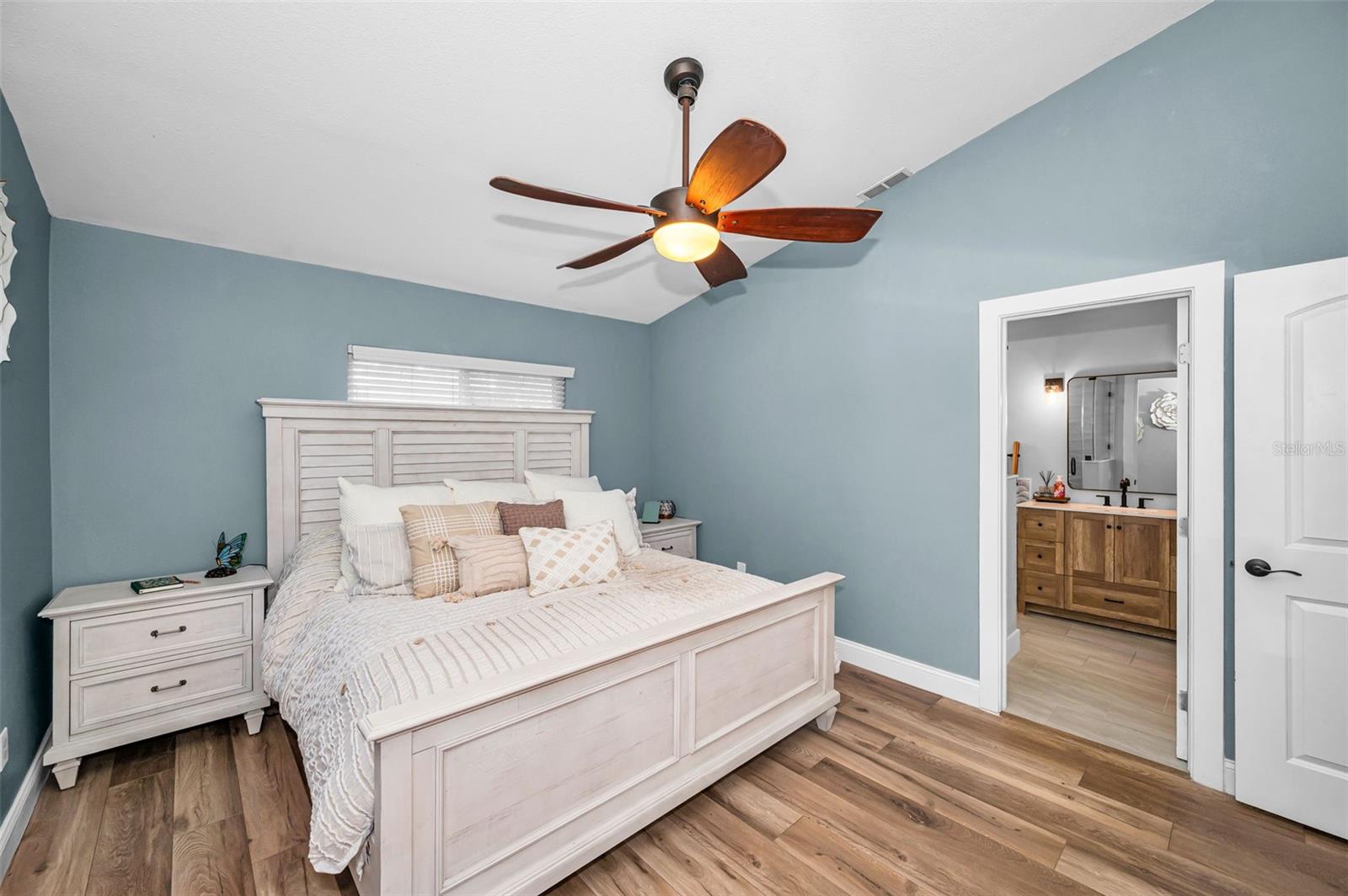 Image 22 of 55 For 3460 Countryside Boulevard 44