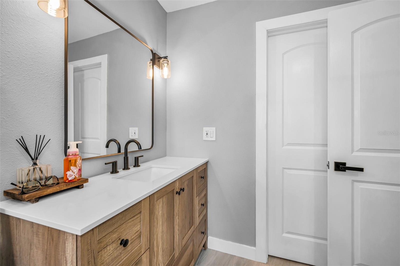 Image 27 of 55 For 3460 Countryside Boulevard 44