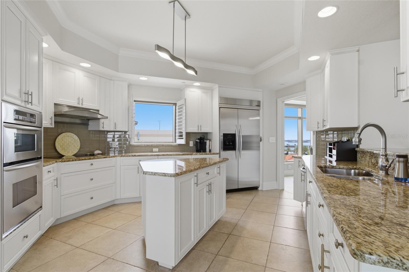 Image 16 of 59 For 11 Baymont Street 608