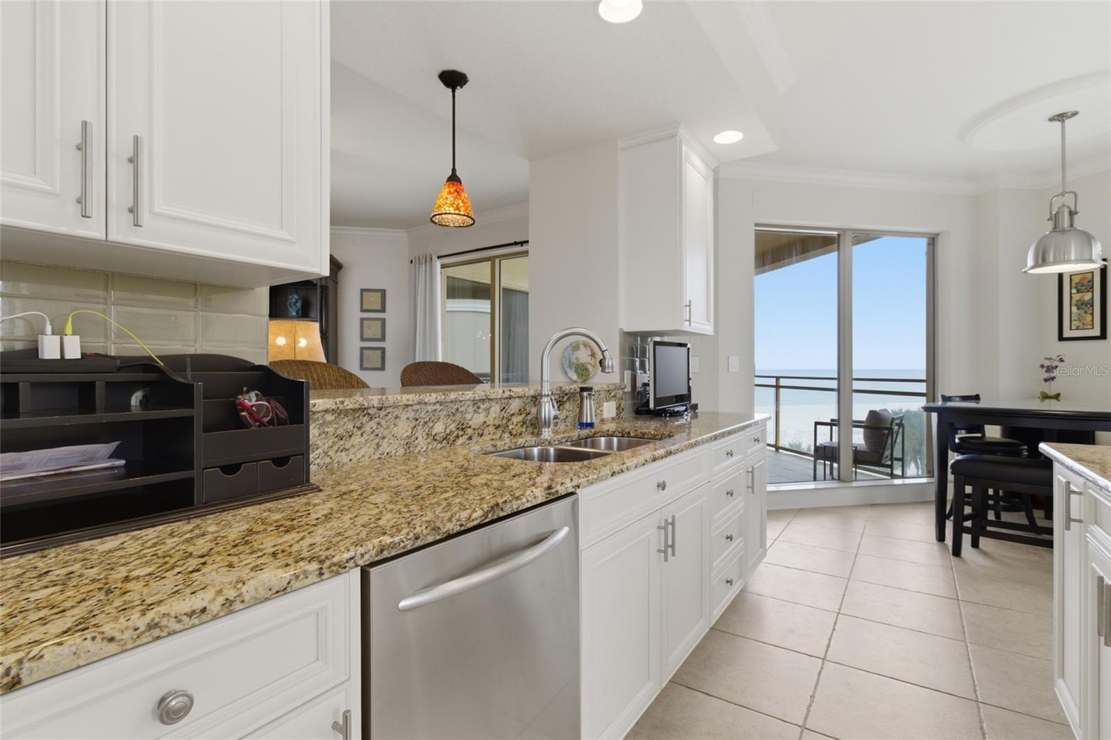 Image 18 of 59 For 11 Baymont Street 608