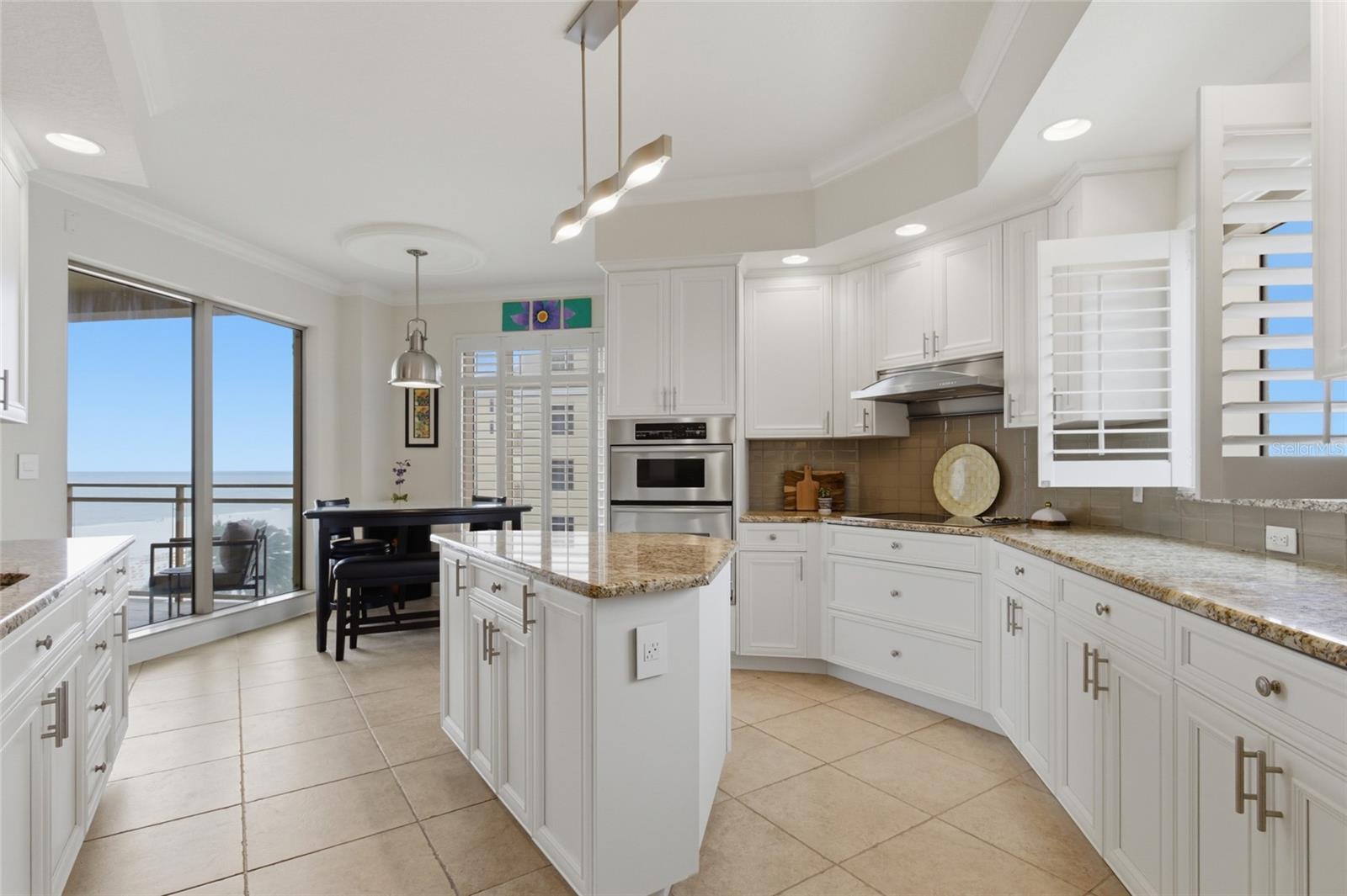 Image 20 of 59 For 11 Baymont Street 608