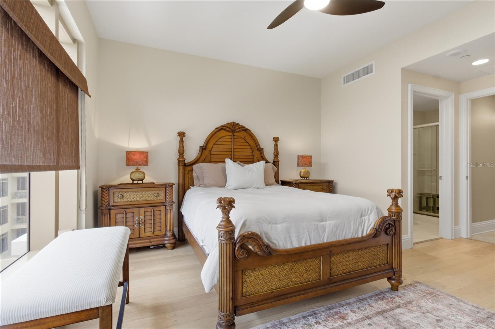 Image 33 of 59 For 11 Baymont Street 608