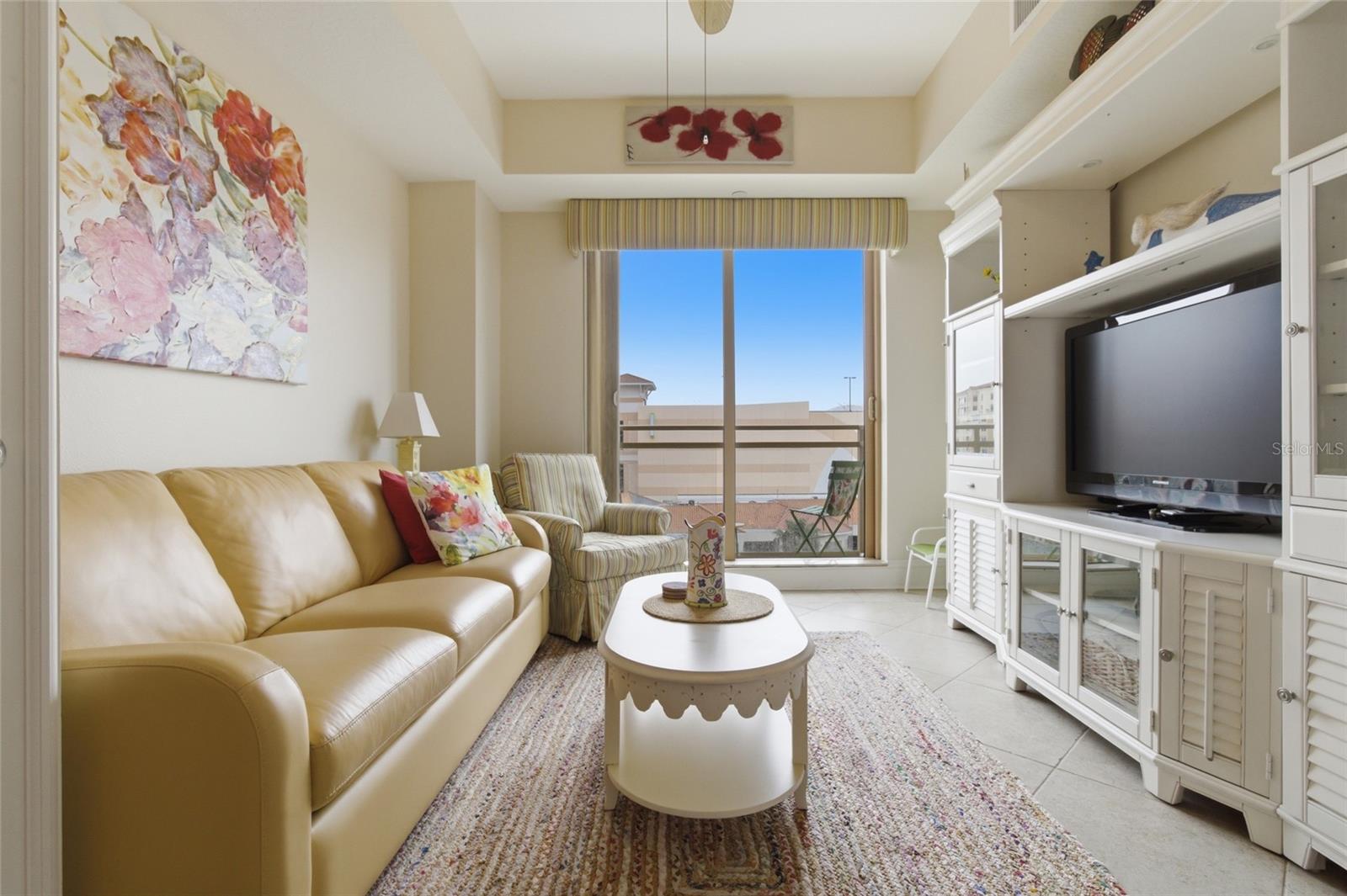 Image 36 of 59 For 11 Baymont Street 608