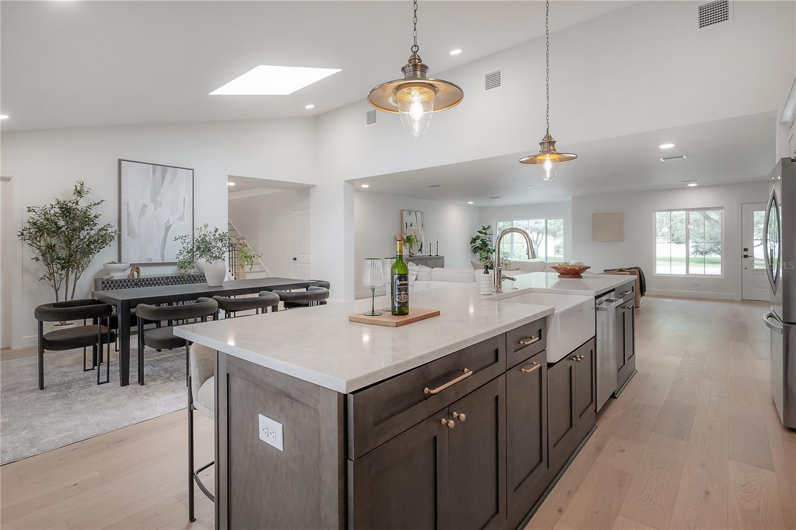 Image 10 of 48 For 471 Davis Boulevard