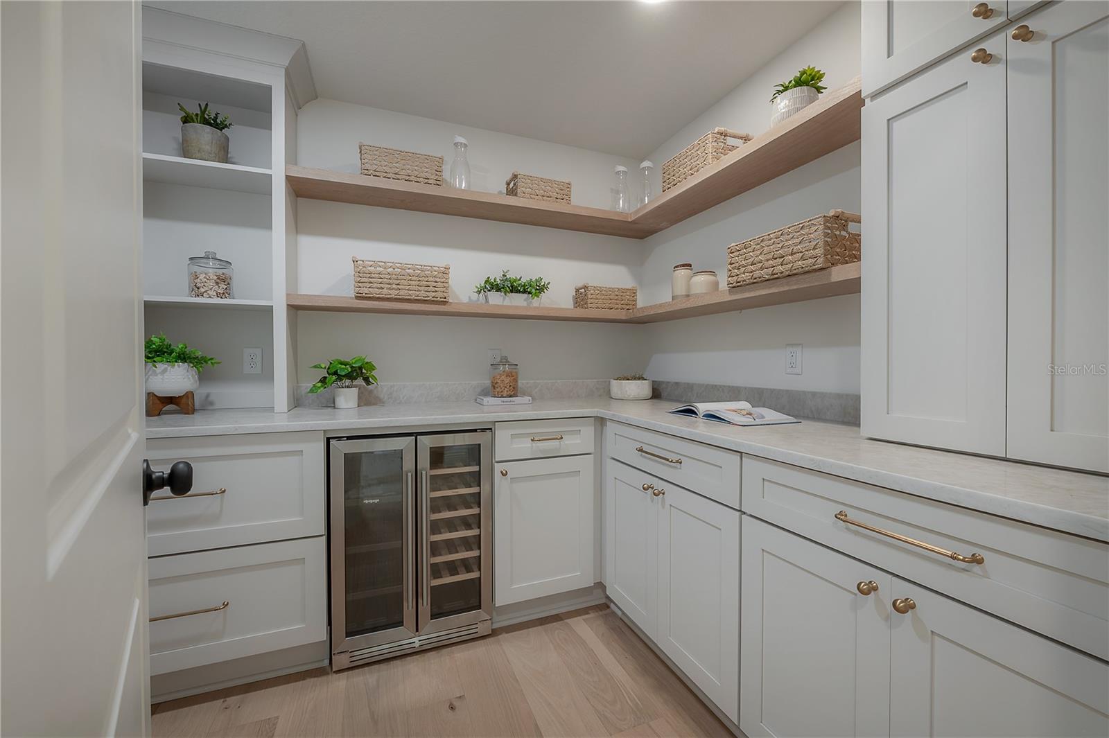 Image 18 of 48 For 471 Davis Boulevard