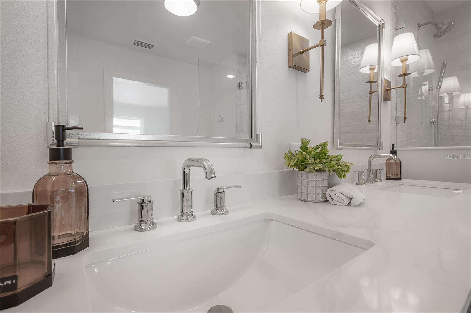 Image 25 of 48 For 471 Davis Boulevard