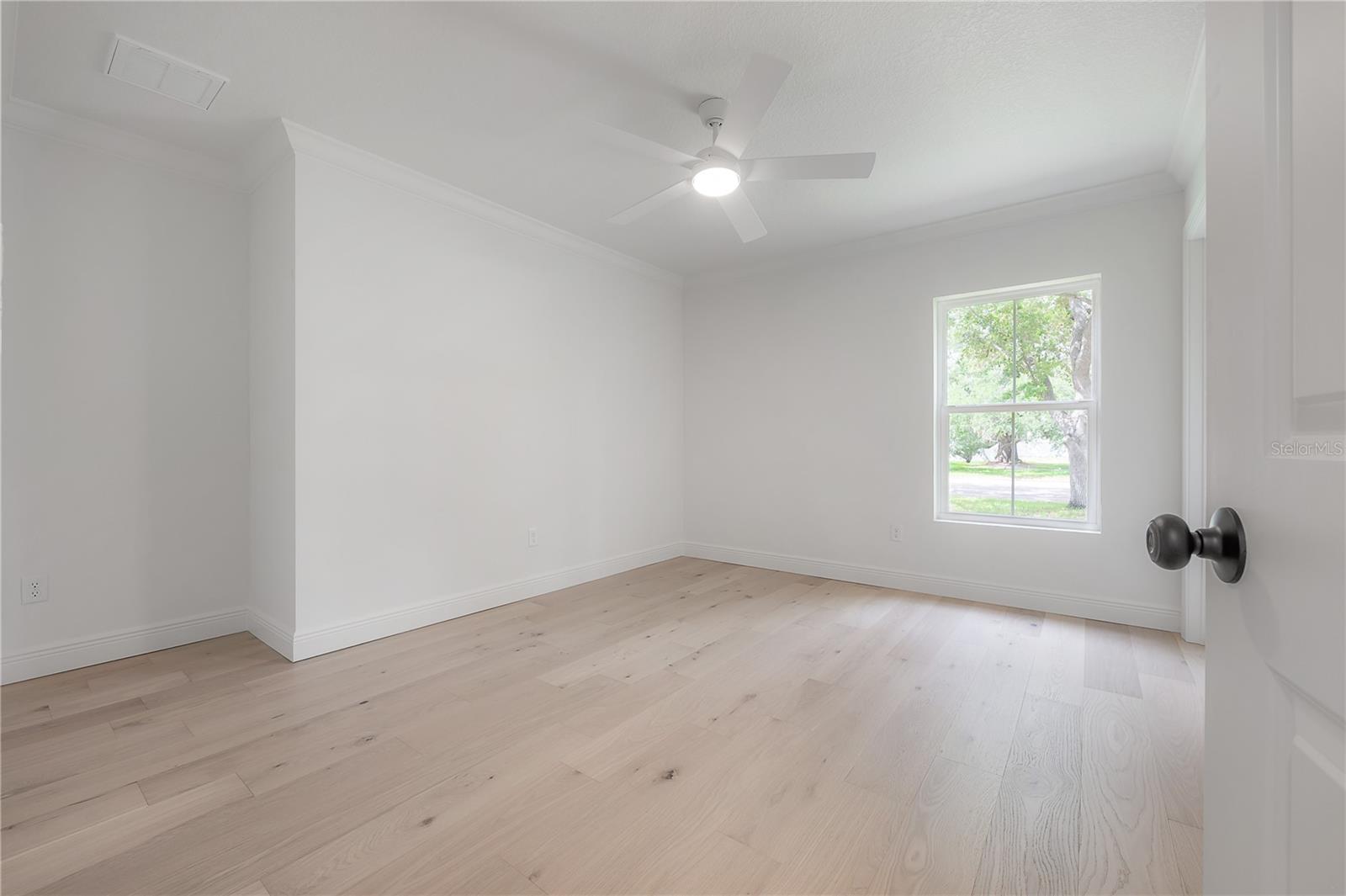 Image 29 of 48 For 471 Davis Boulevard