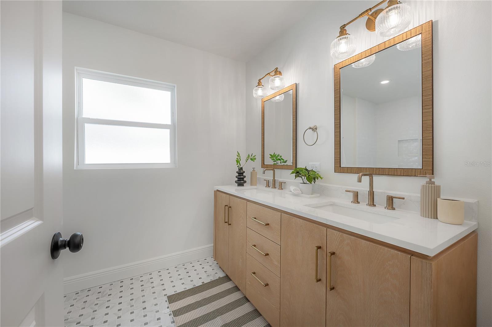 Image 30 of 48 For 471 Davis Boulevard