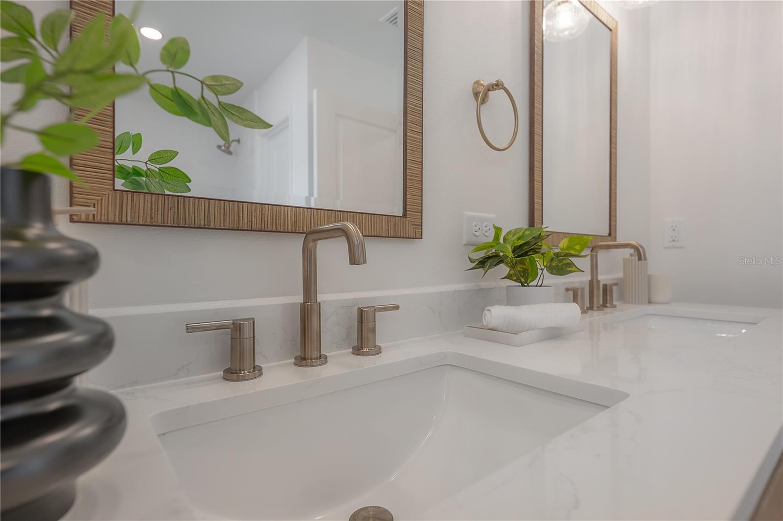 Image 32 of 48 For 471 Davis Boulevard