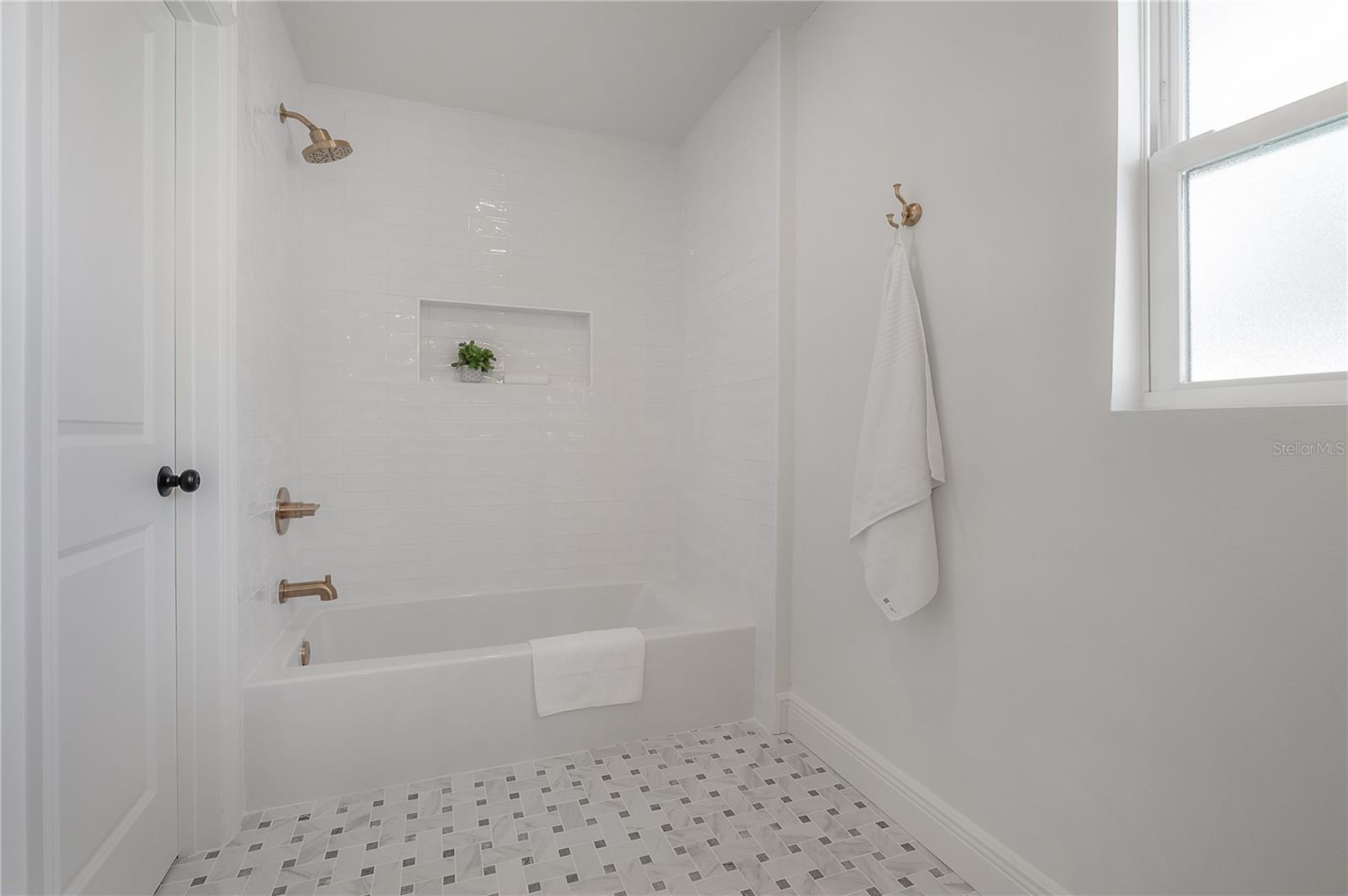 Image 33 of 48 For 471 Davis Boulevard