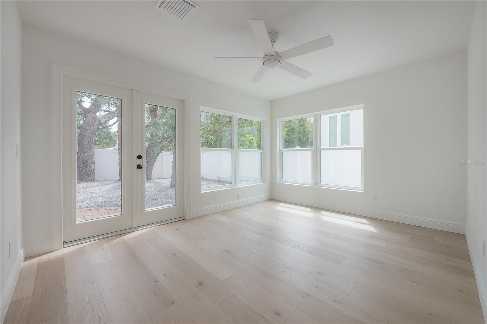 Image 34 of 48 For 471 Davis Boulevard