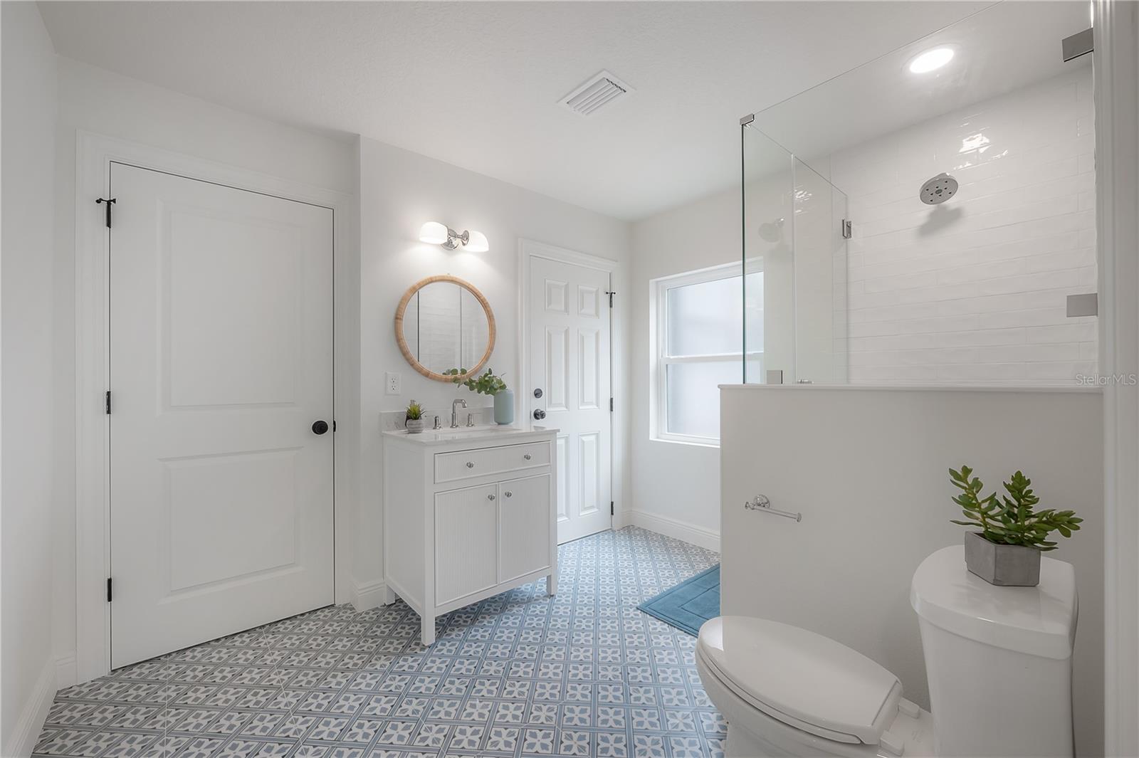 Image 35 of 48 For 471 Davis Boulevard