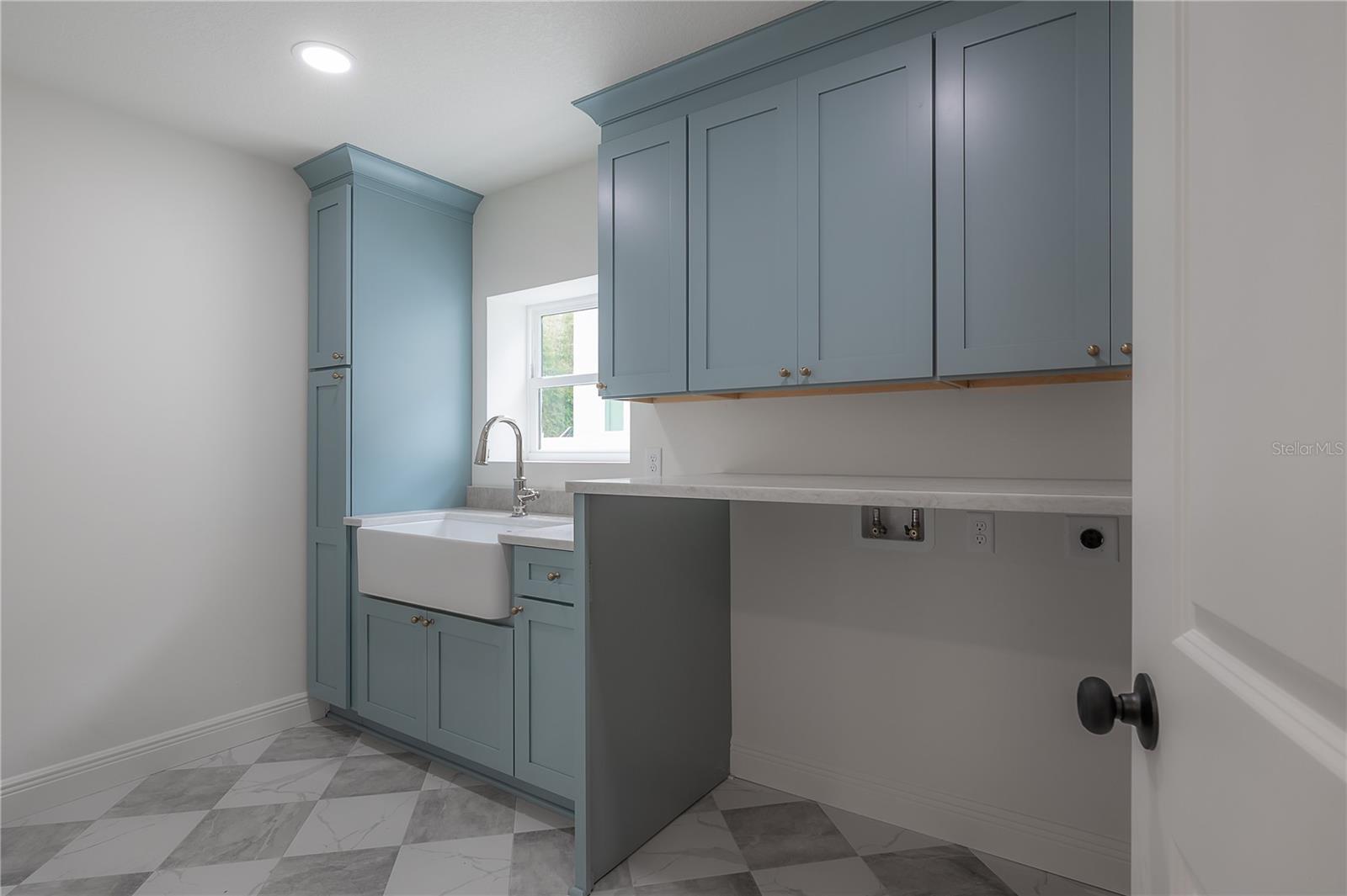 Image 38 of 48 For 471 Davis Boulevard