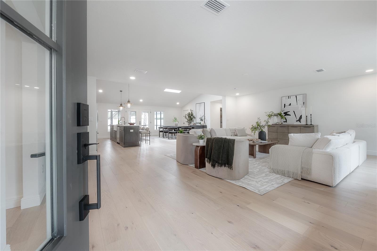 Image 6 of 48 For 471 Davis Boulevard