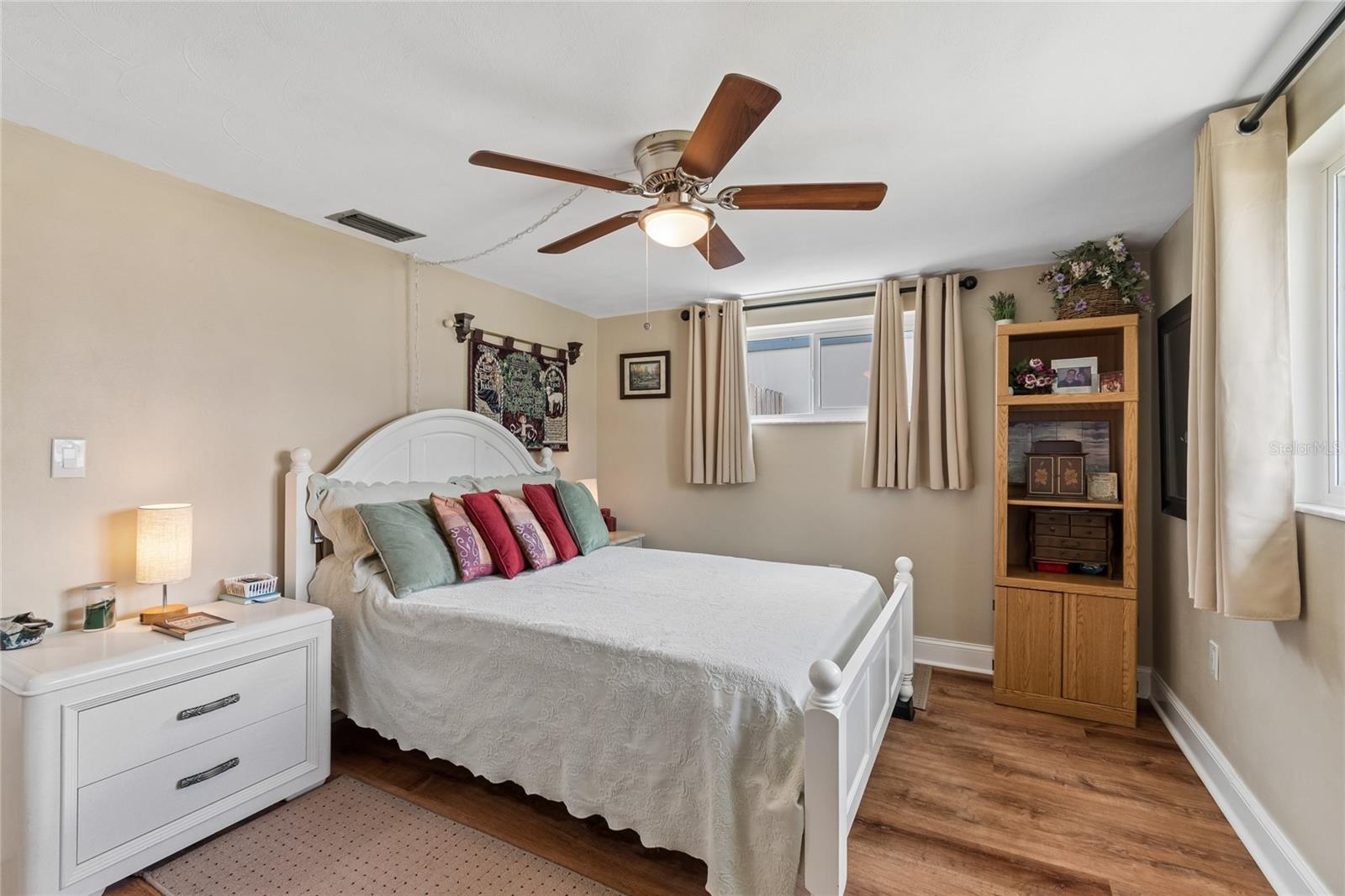 Image 21 of 39 For 4904 Fleetwood Street