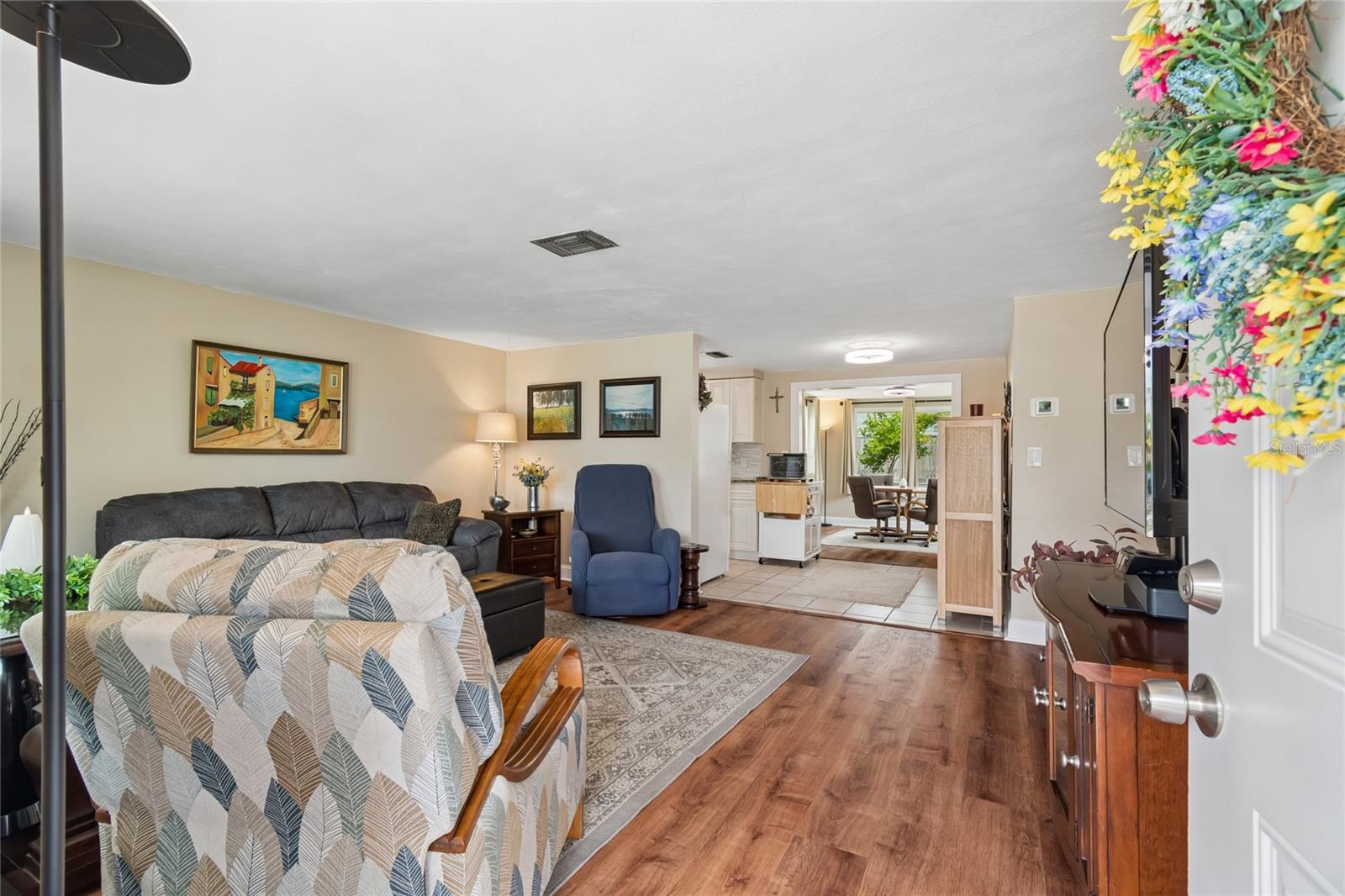 Image 3 of 39 For 4904 Fleetwood Street