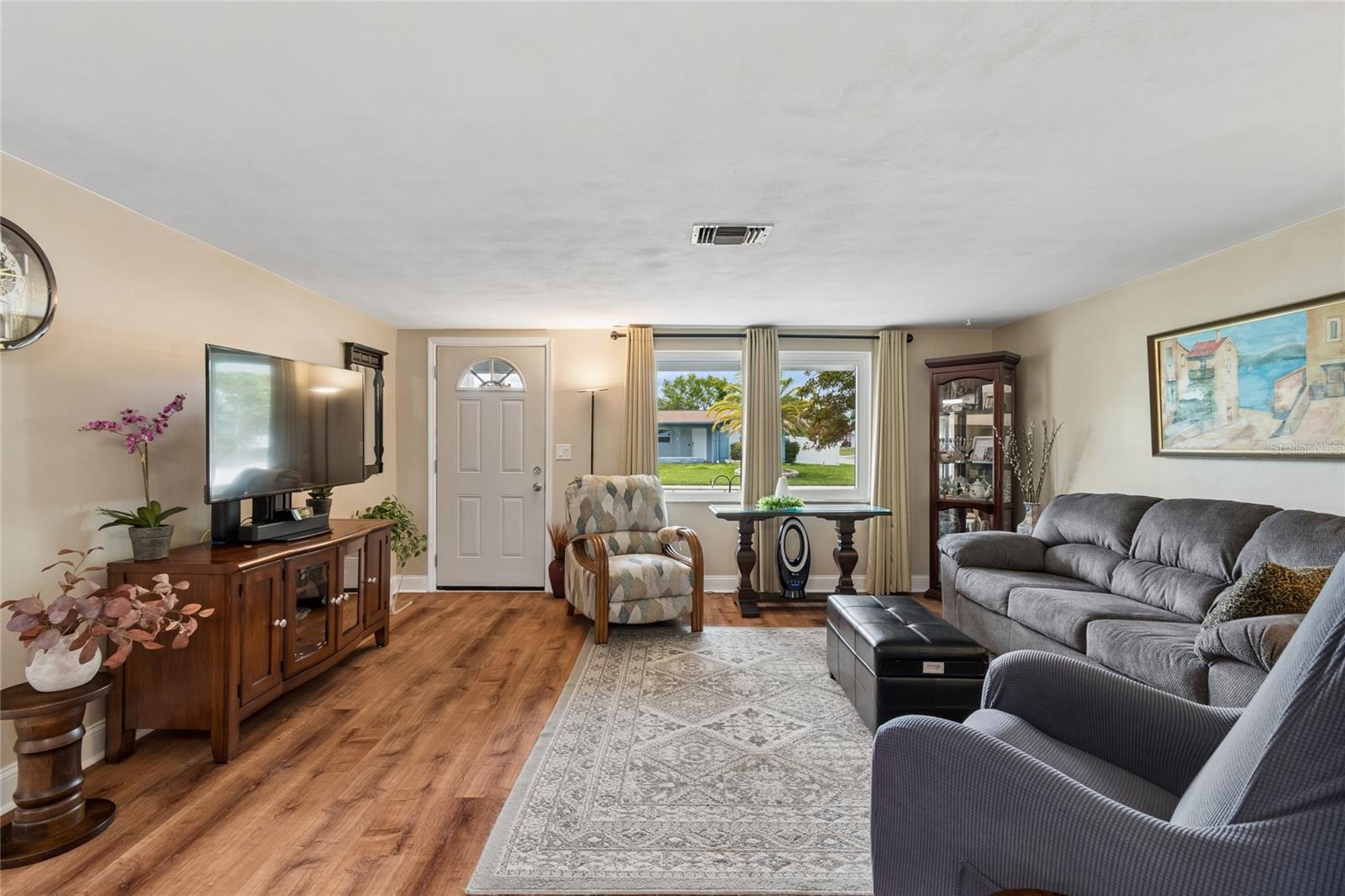 Image 7 of 39 For 4904 Fleetwood Street