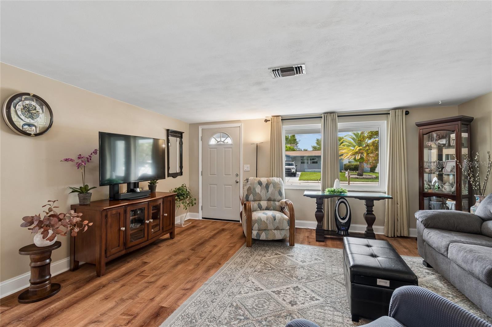 Image 8 of 39 For 4904 Fleetwood Street