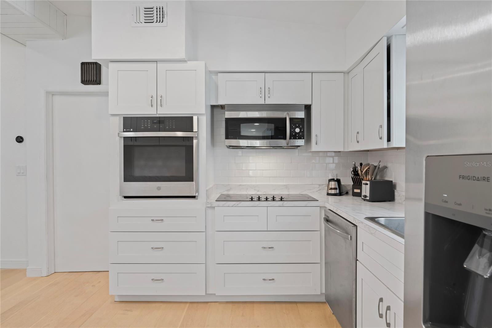 Listing photo id 12 for 12296 144th Lane