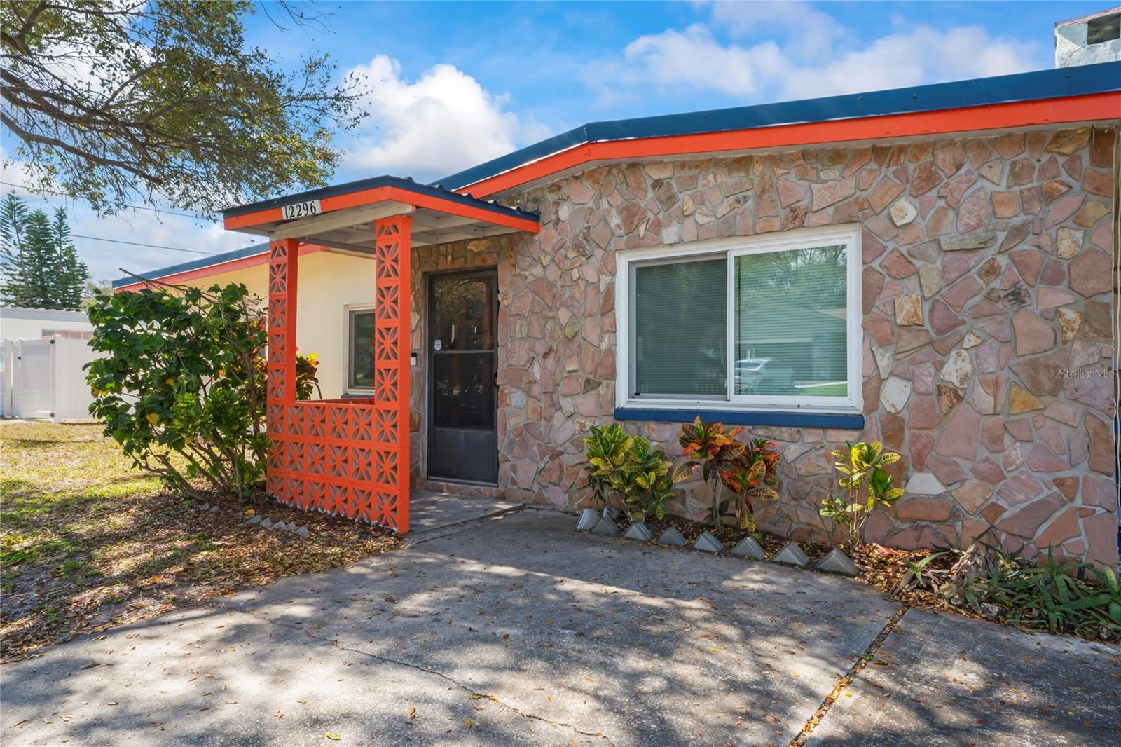 Listing photo id 0 for 12296 144th Lane